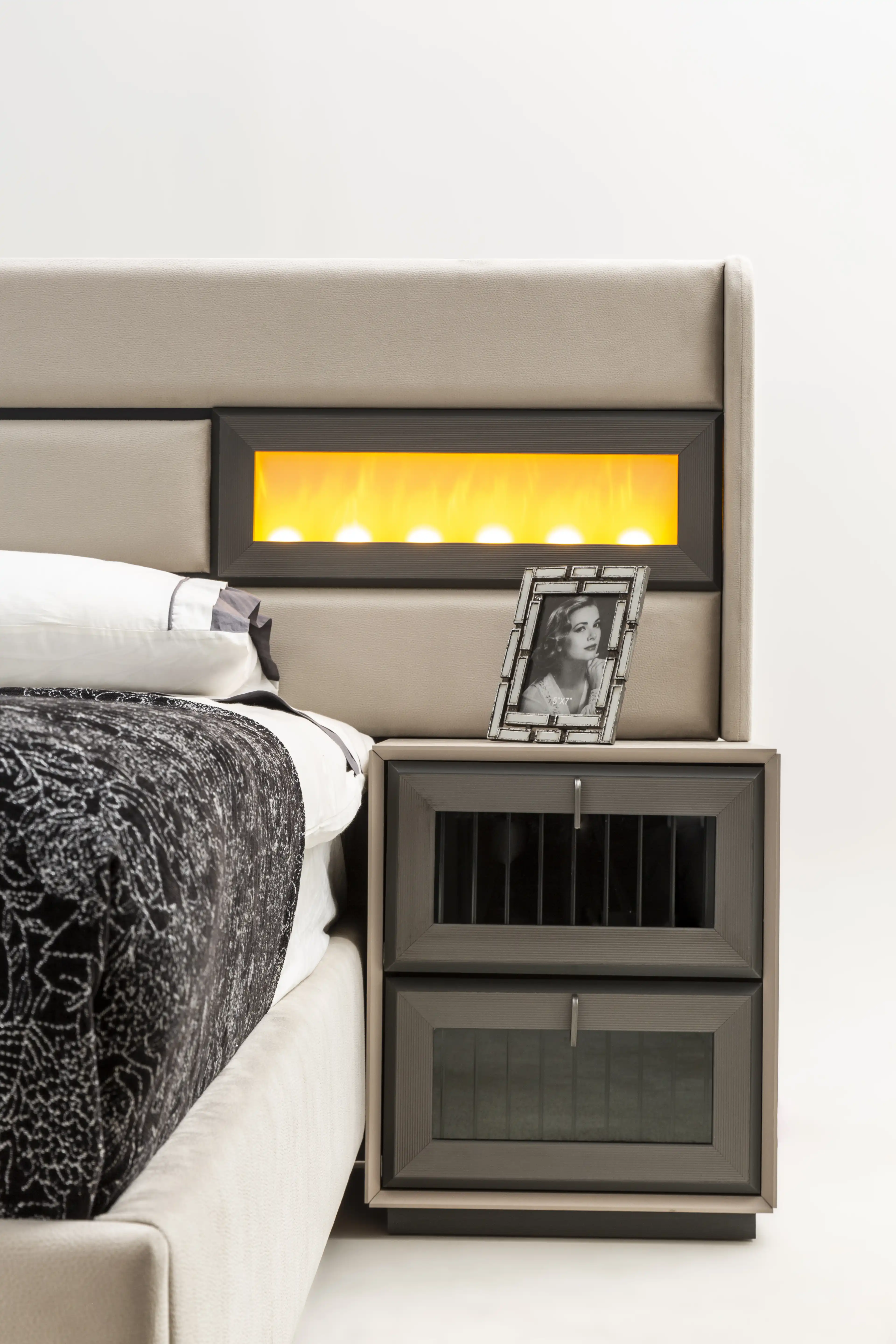 TESLA YATAK ODASI TAKIMI